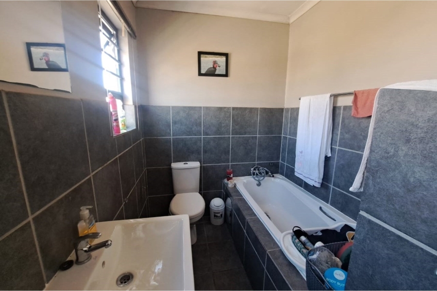 To Let 3 Bedroom Property for Rent in Noordwyk Gauteng