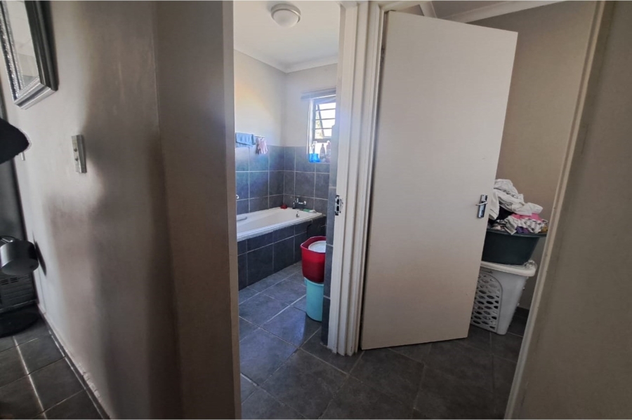 To Let 3 Bedroom Property for Rent in Noordwyk Gauteng