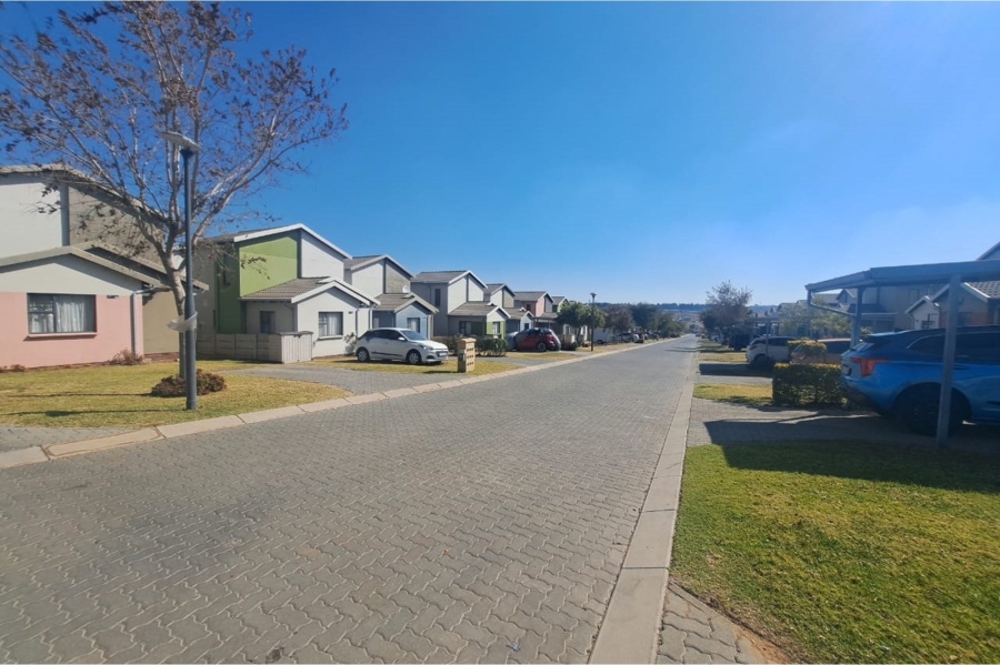 To Let 3 Bedroom Property for Rent in Noordwyk Gauteng