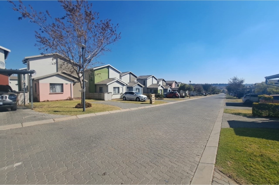 To Let 3 Bedroom Property for Rent in Noordwyk Gauteng