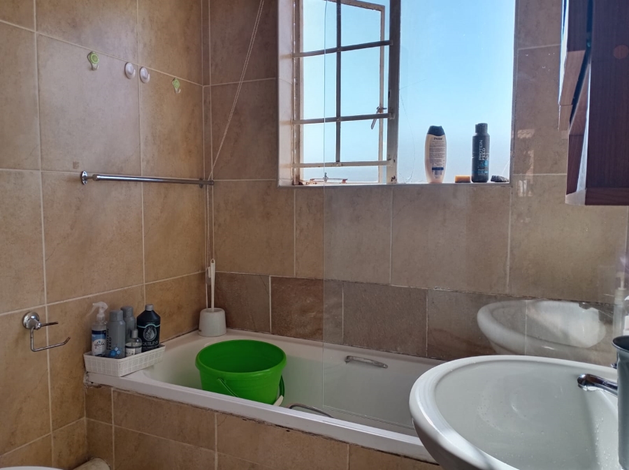 2 Bedroom Property for Sale in Andeon AH Gauteng