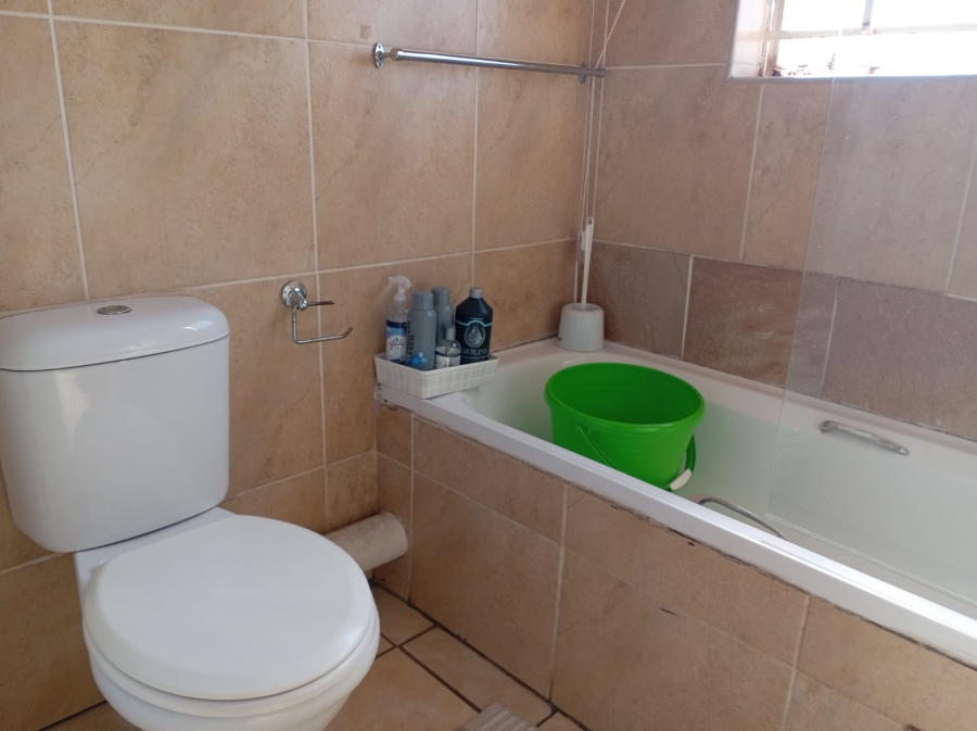 2 Bedroom Property for Sale in Andeon AH Gauteng