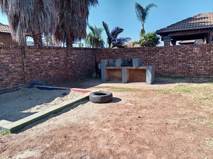 2 Bedroom Property for Sale in Andeon AH Gauteng