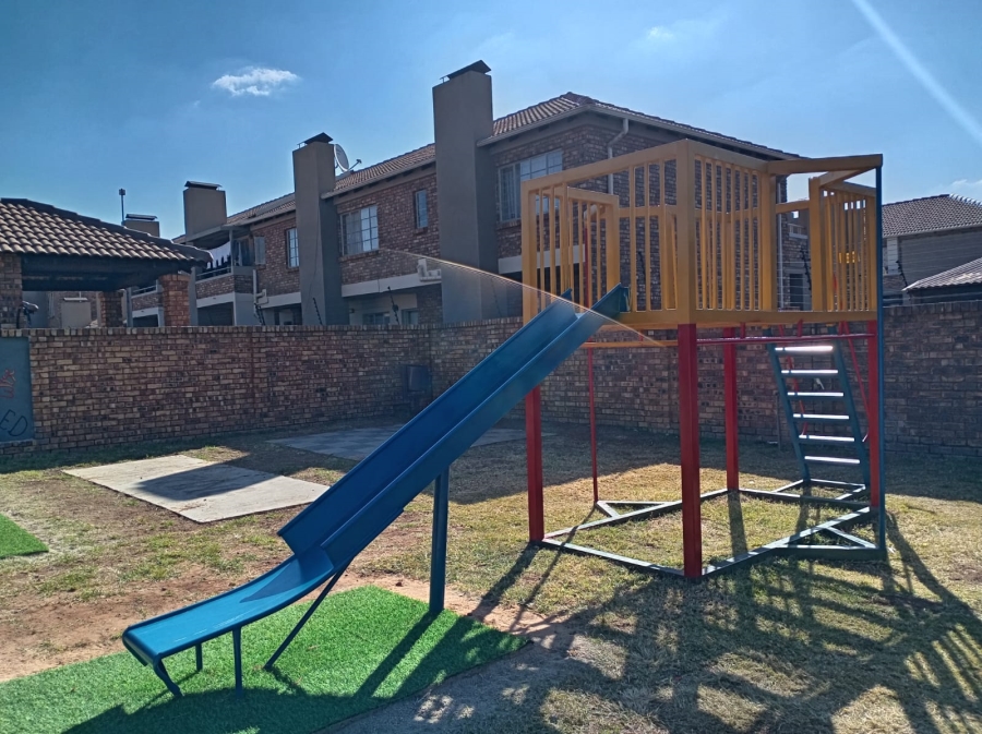 2 Bedroom Property for Sale in Andeon AH Gauteng