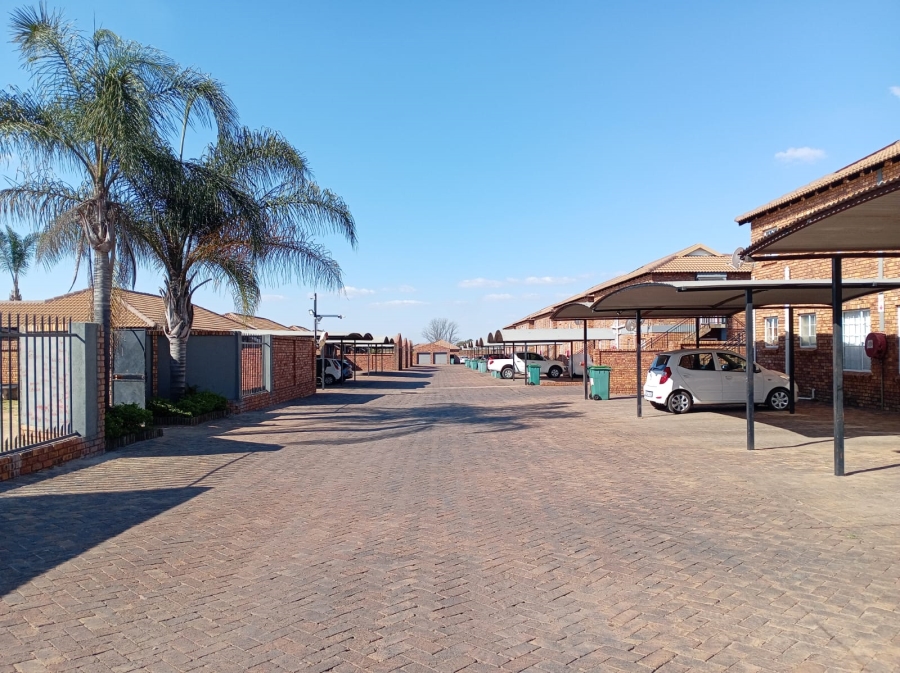 2 Bedroom Property for Sale in Andeon AH Gauteng
