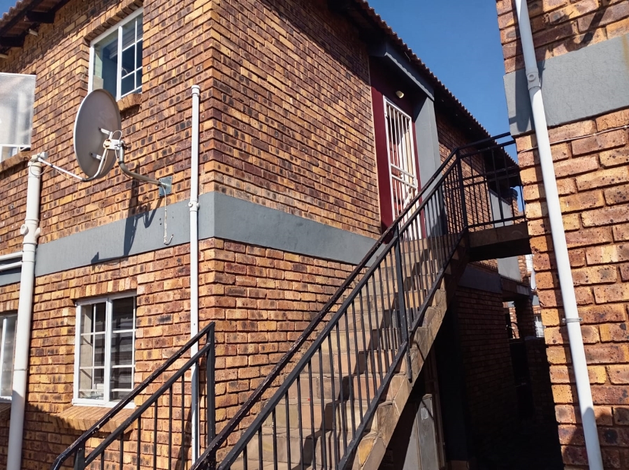 2 Bedroom Property for Sale in Andeon AH Gauteng