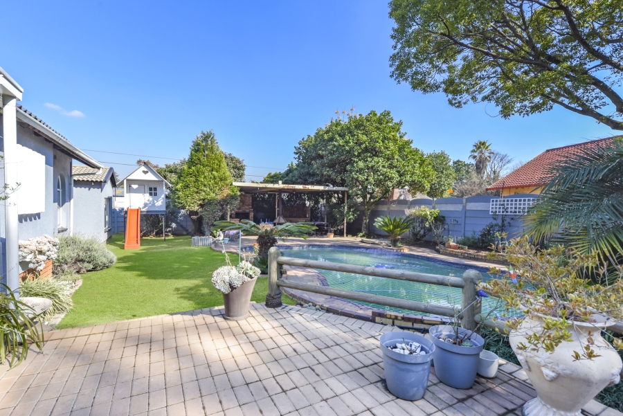 3 Bedroom Property for Sale in Brackendowns Gauteng