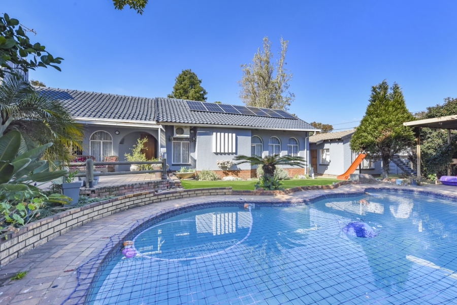 3 Bedroom Property for Sale in Brackendowns Gauteng