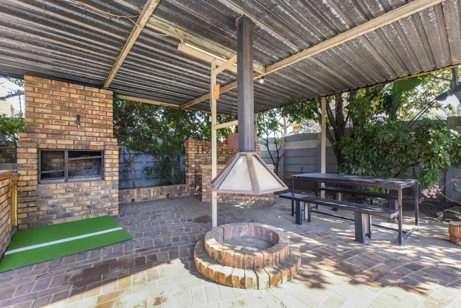 3 Bedroom Property for Sale in Brackendowns Gauteng