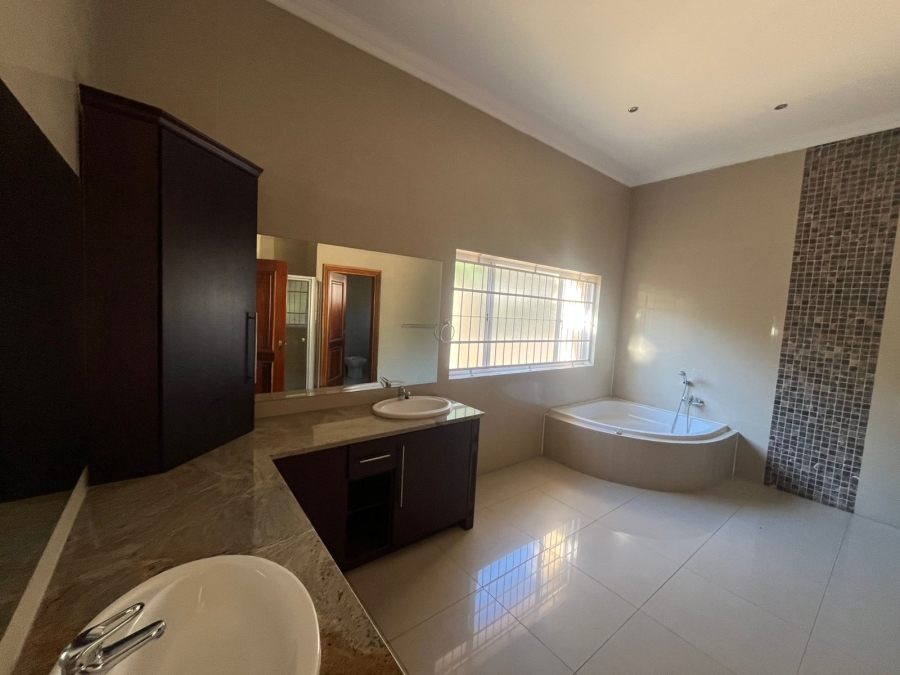 4 Bedroom Property for Sale in Waterkloof Ridge Gauteng