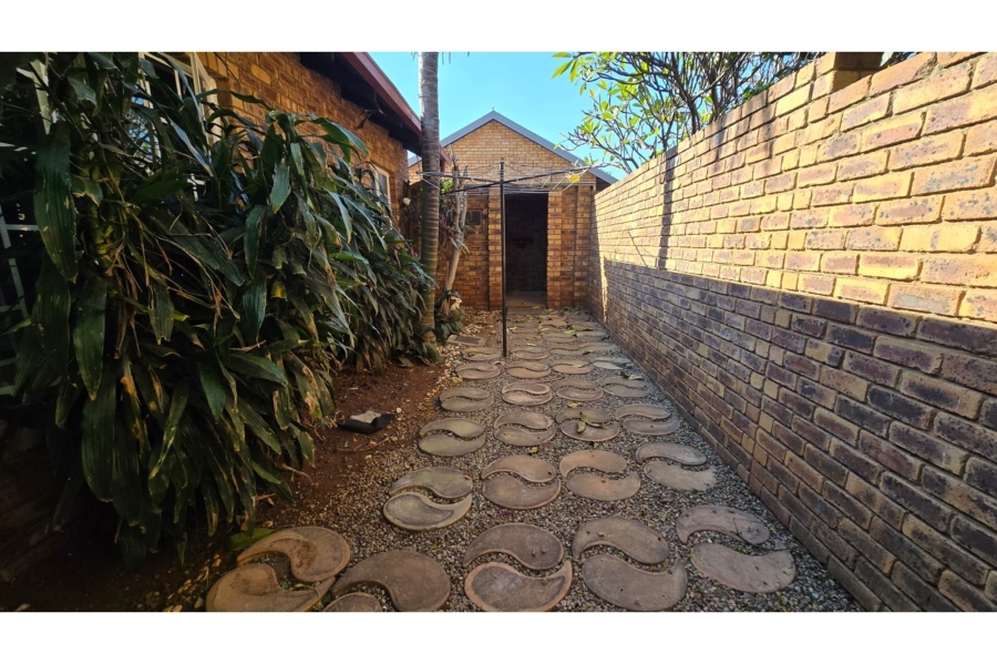 To Let 2 Bedroom Property for Rent in Annlin Gauteng