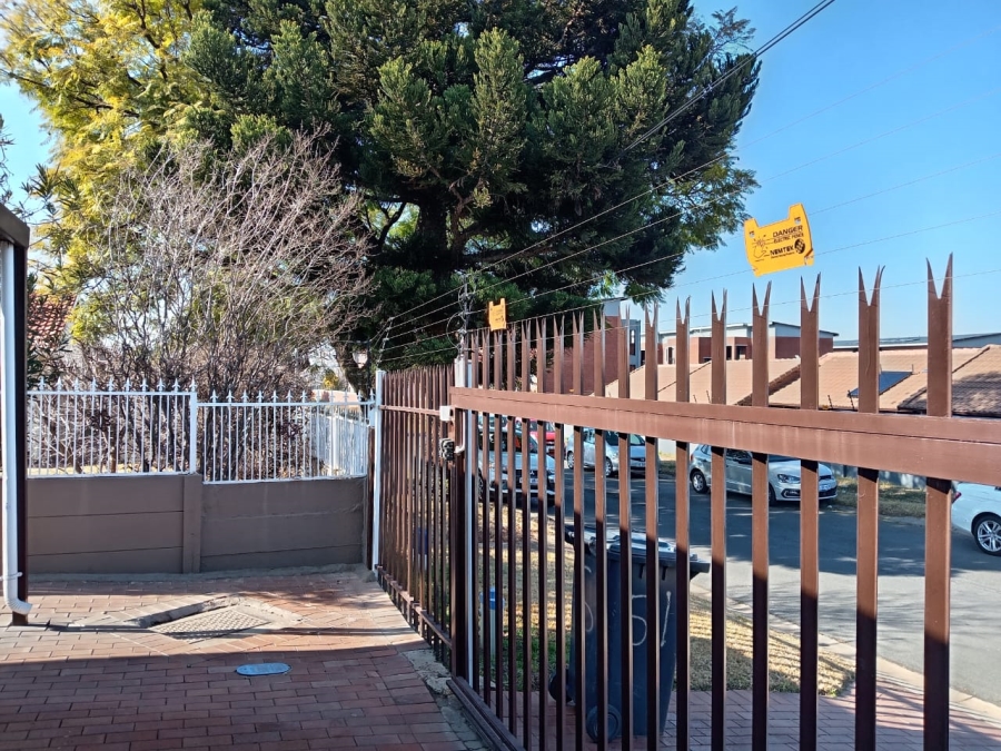 4 Bedroom Property for Sale in Witpoortjie Gauteng