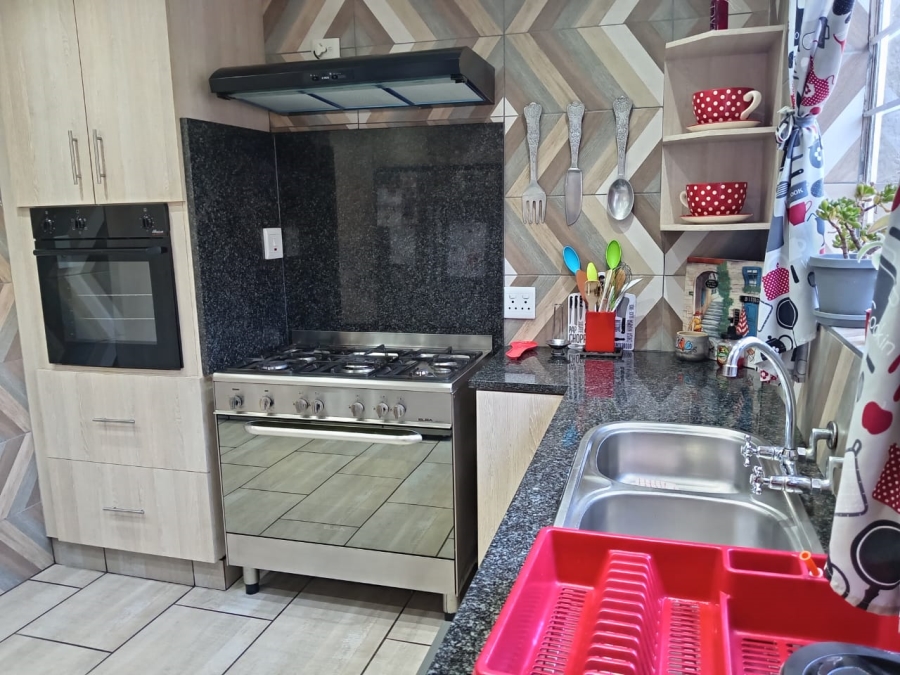 4 Bedroom Property for Sale in Witpoortjie Gauteng
