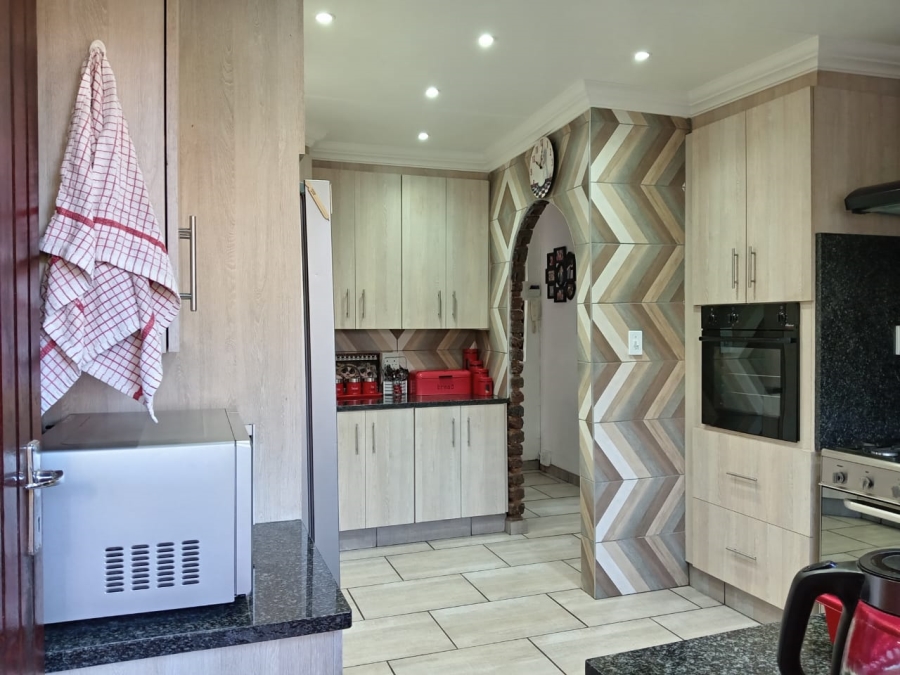 4 Bedroom Property for Sale in Witpoortjie Gauteng