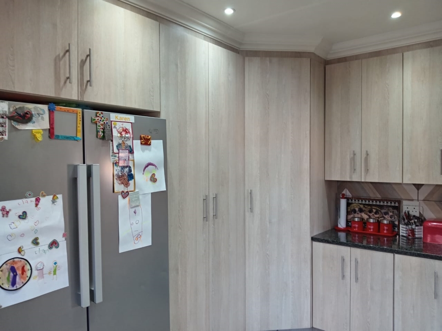 4 Bedroom Property for Sale in Witpoortjie Gauteng