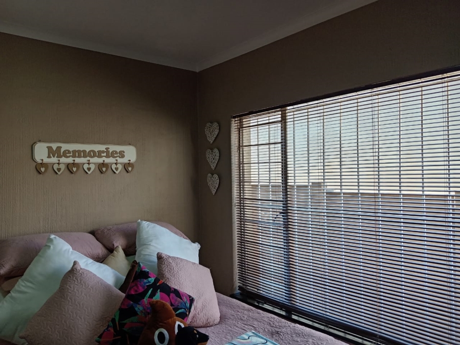 4 Bedroom Property for Sale in Witpoortjie Gauteng