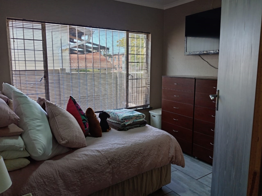 4 Bedroom Property for Sale in Witpoortjie Gauteng