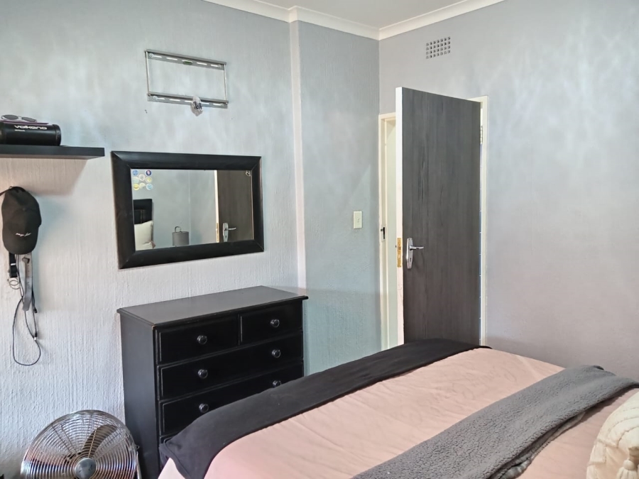 4 Bedroom Property for Sale in Witpoortjie Gauteng