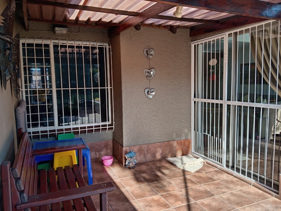 4 Bedroom Property for Sale in Witpoortjie Gauteng