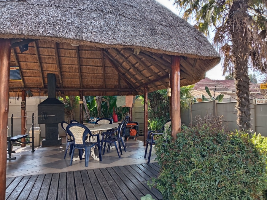4 Bedroom Property for Sale in Witpoortjie Gauteng
