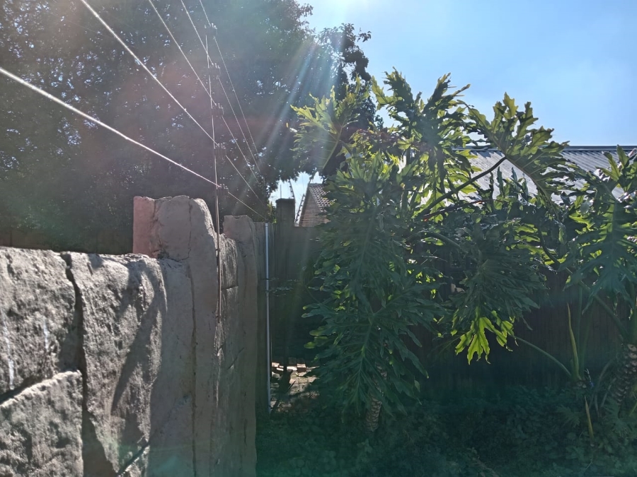 4 Bedroom Property for Sale in Witpoortjie Gauteng