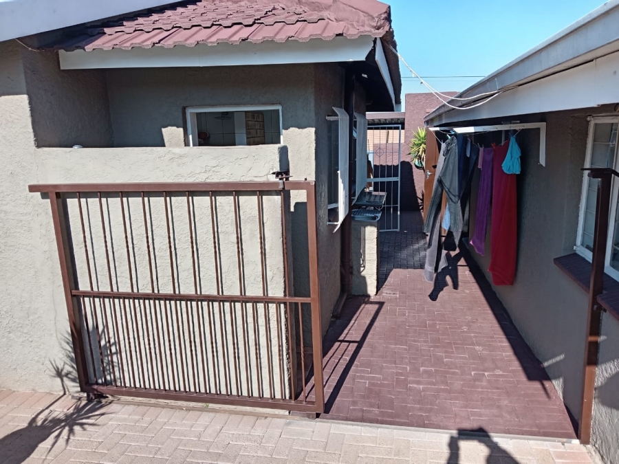 4 Bedroom Property for Sale in Witpoortjie Gauteng