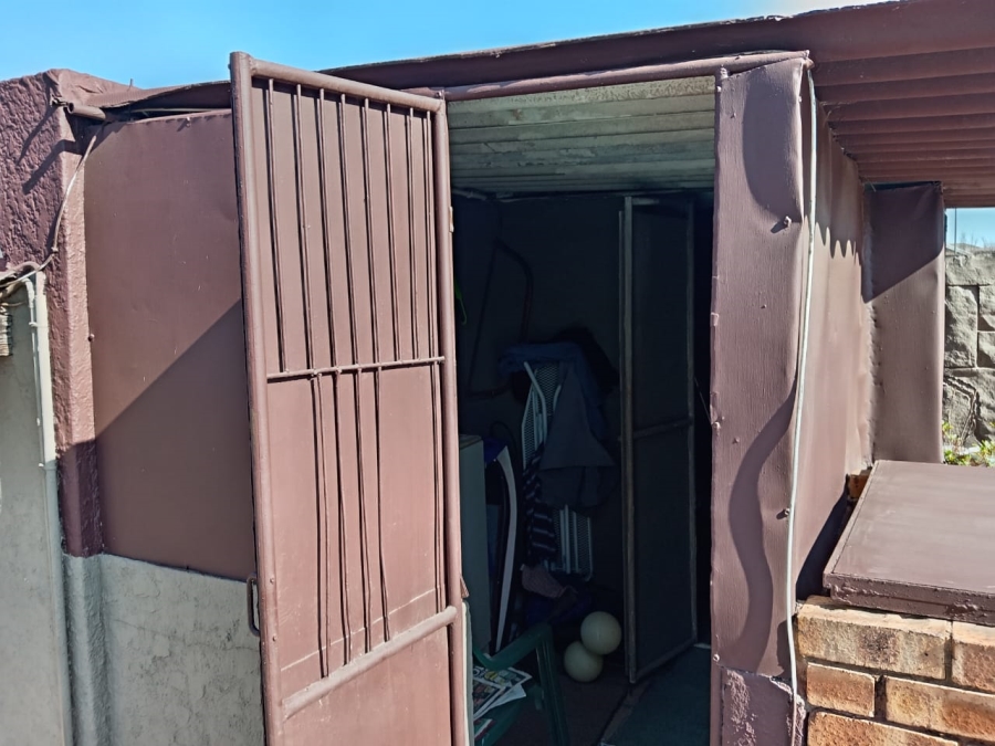 4 Bedroom Property for Sale in Witpoortjie Gauteng