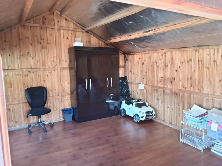 4 Bedroom Property for Sale in Witpoortjie Gauteng
