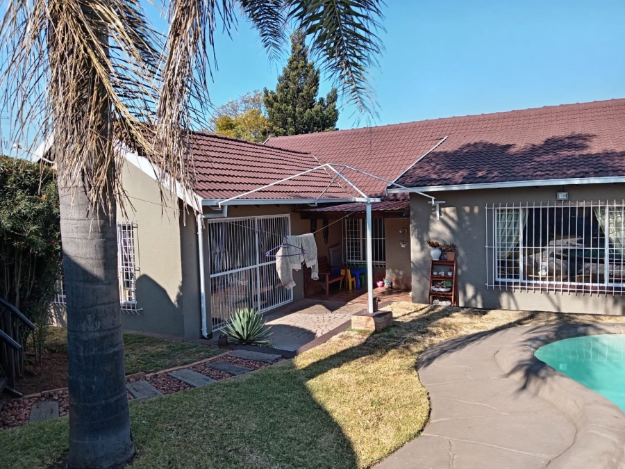 4 Bedroom Property for Sale in Witpoortjie Gauteng