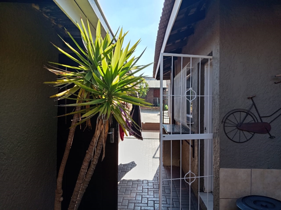 4 Bedroom Property for Sale in Witpoortjie Gauteng