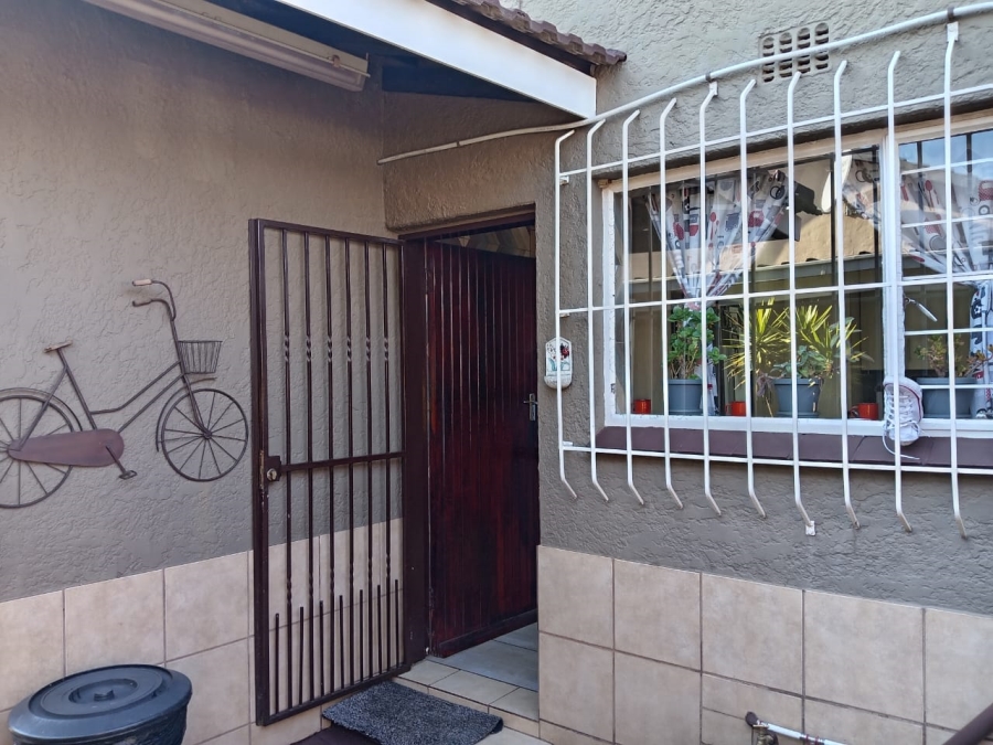 4 Bedroom Property for Sale in Witpoortjie Gauteng