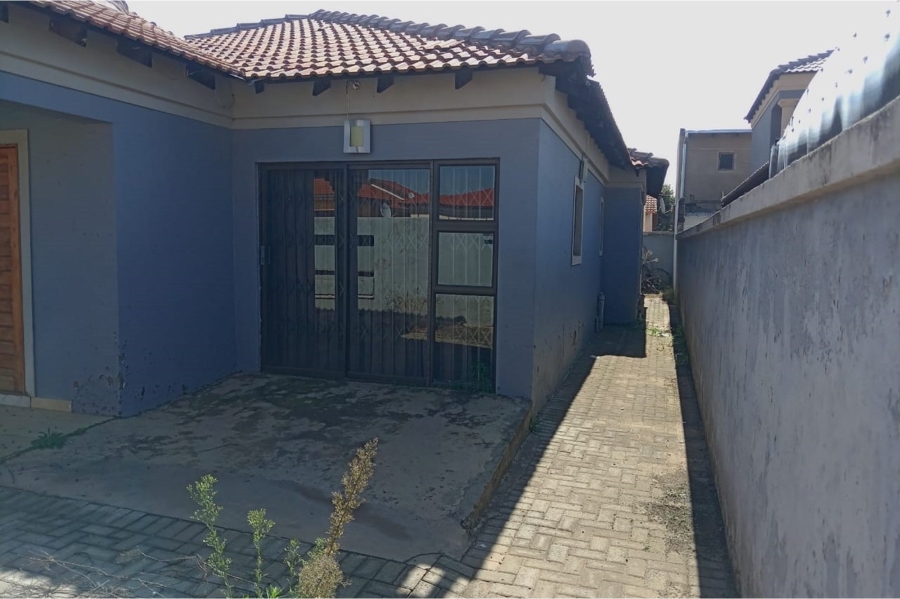 To Let 3 Bedroom Property for Rent in Protea Glen Gauteng