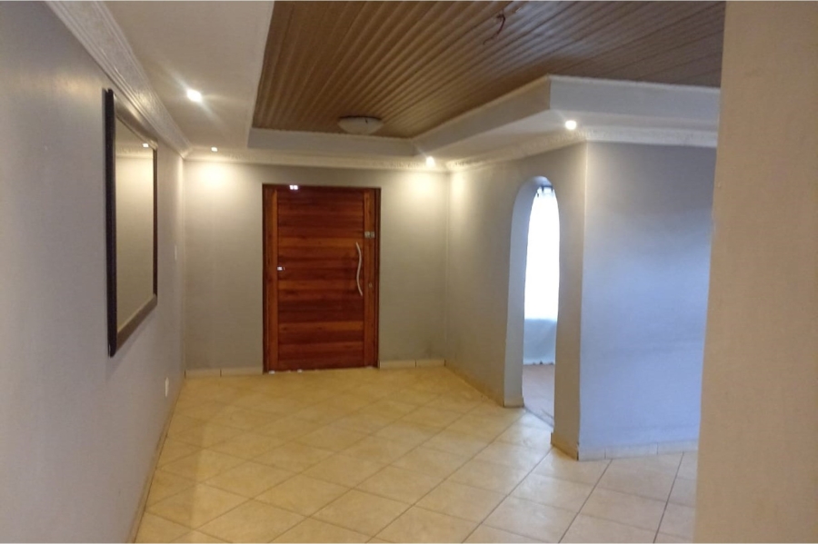 To Let 3 Bedroom Property for Rent in Protea Glen Gauteng