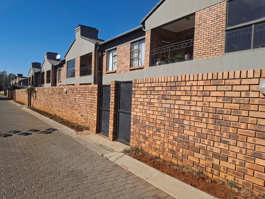 2 Bedroom Property for Sale in Ravenswood Gauteng