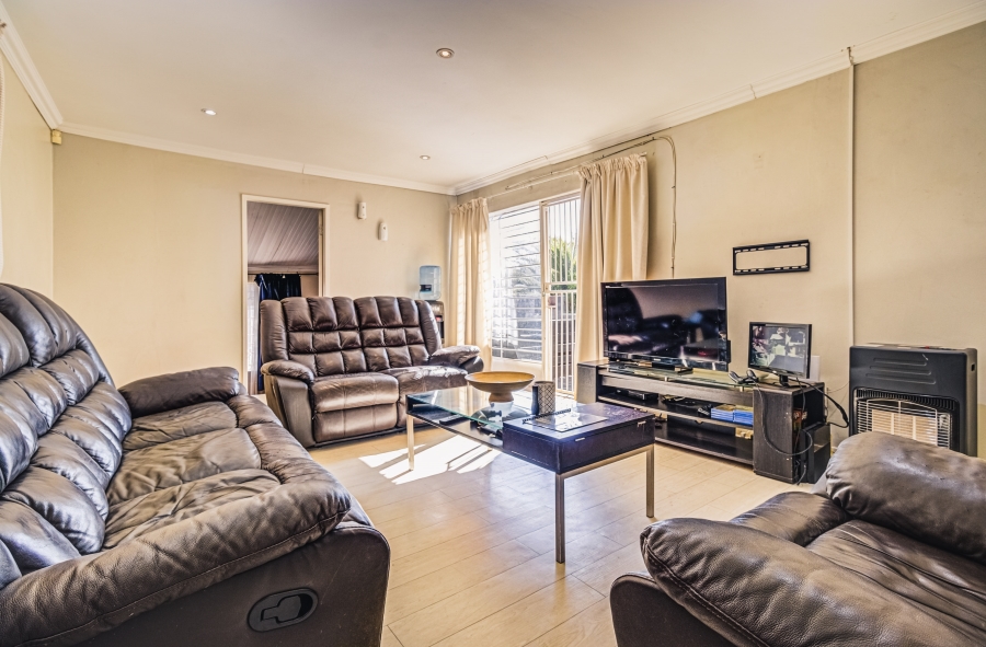 3 Bedroom Property for Sale in Buurendal Gauteng