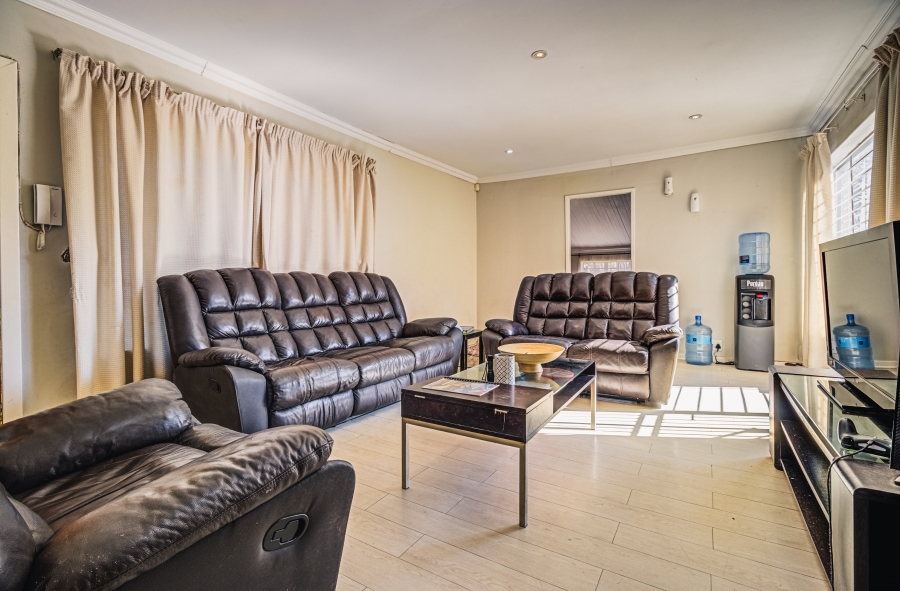 3 Bedroom Property for Sale in Buurendal Gauteng