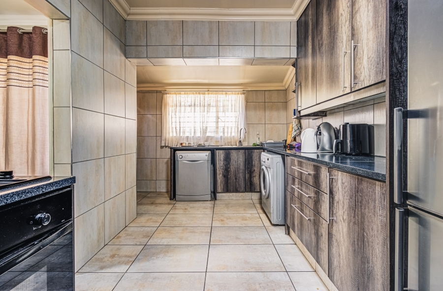 3 Bedroom Property for Sale in Buurendal Gauteng