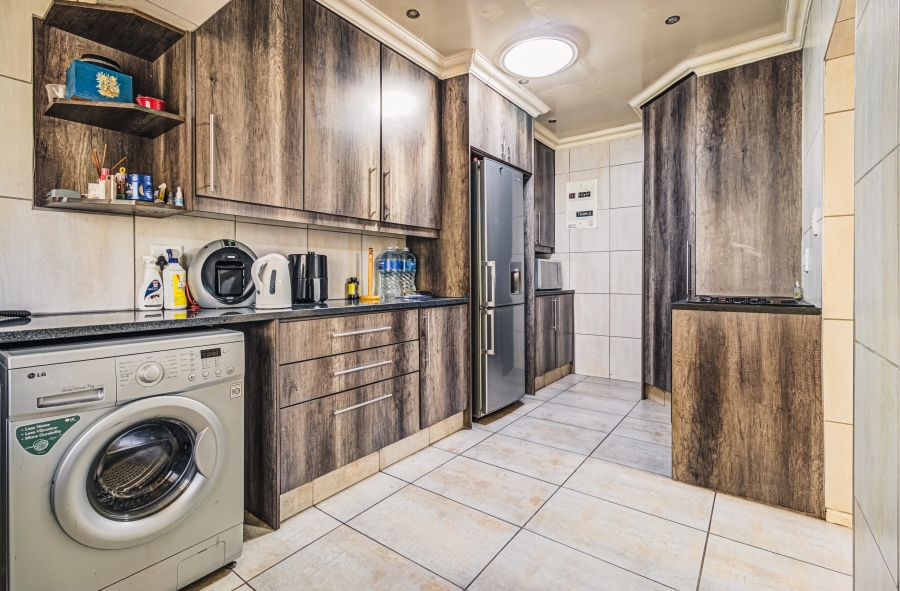 3 Bedroom Property for Sale in Buurendal Gauteng