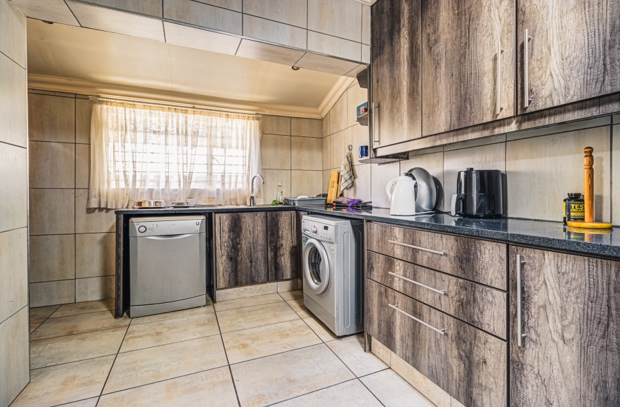 3 Bedroom Property for Sale in Buurendal Gauteng