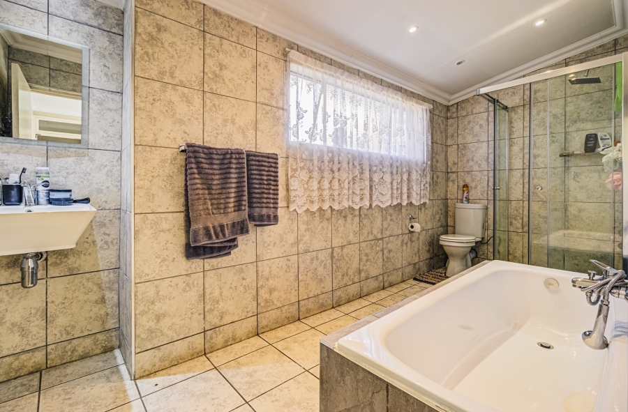 3 Bedroom Property for Sale in Buurendal Gauteng