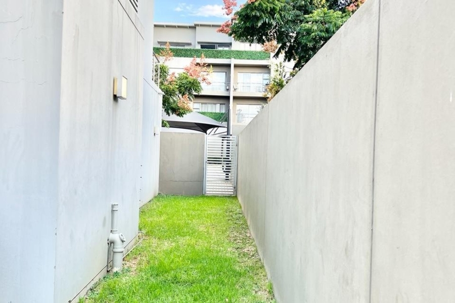 3 Bedroom Property for Sale in Broadacres Gauteng