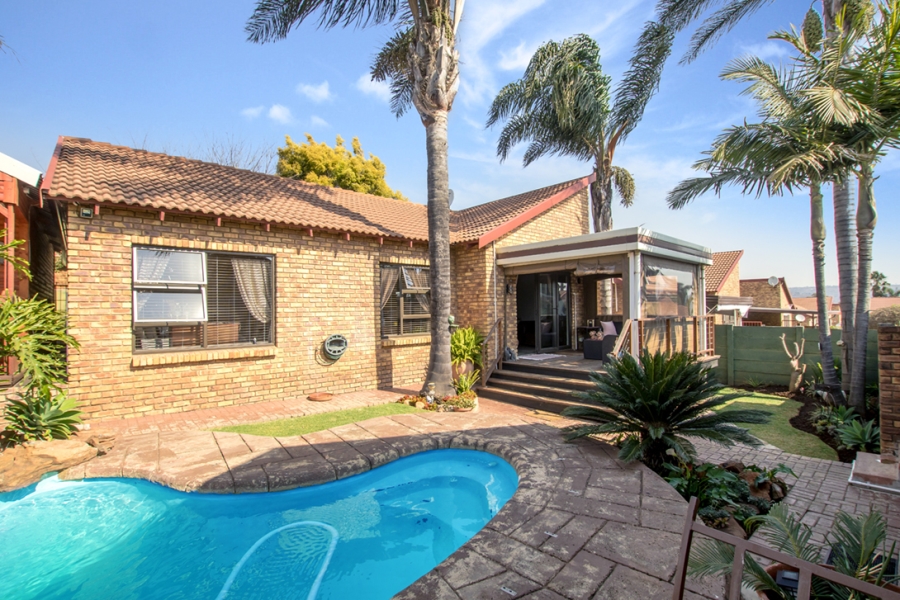 3 Bedroom Property for Sale in Honeydew Ridge Gauteng