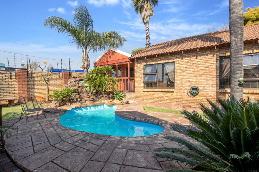 3 Bedroom Property for Sale in Honeydew Ridge Gauteng