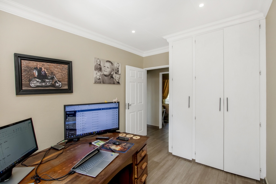 3 Bedroom Property for Sale in Honeydew Ridge Gauteng