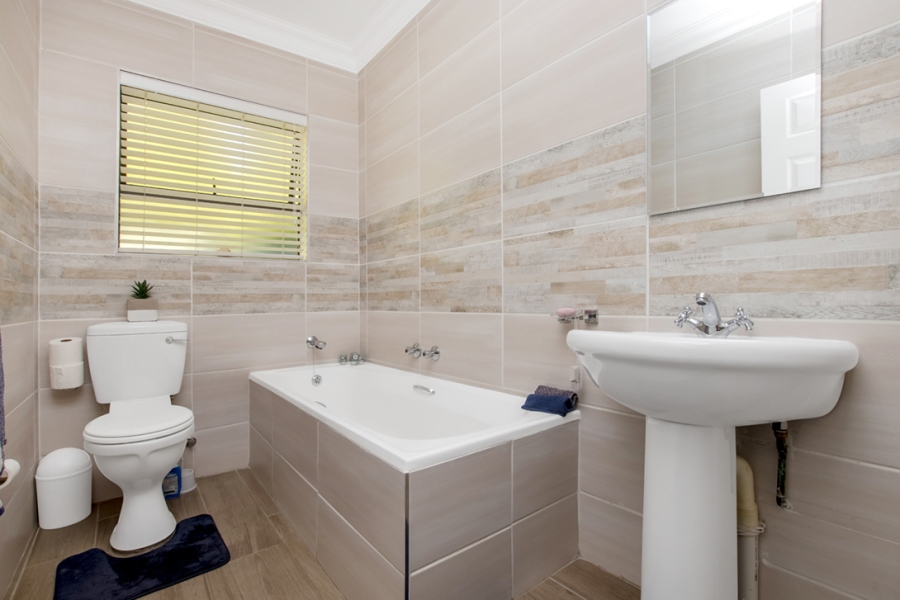 3 Bedroom Property for Sale in Honeydew Ridge Gauteng