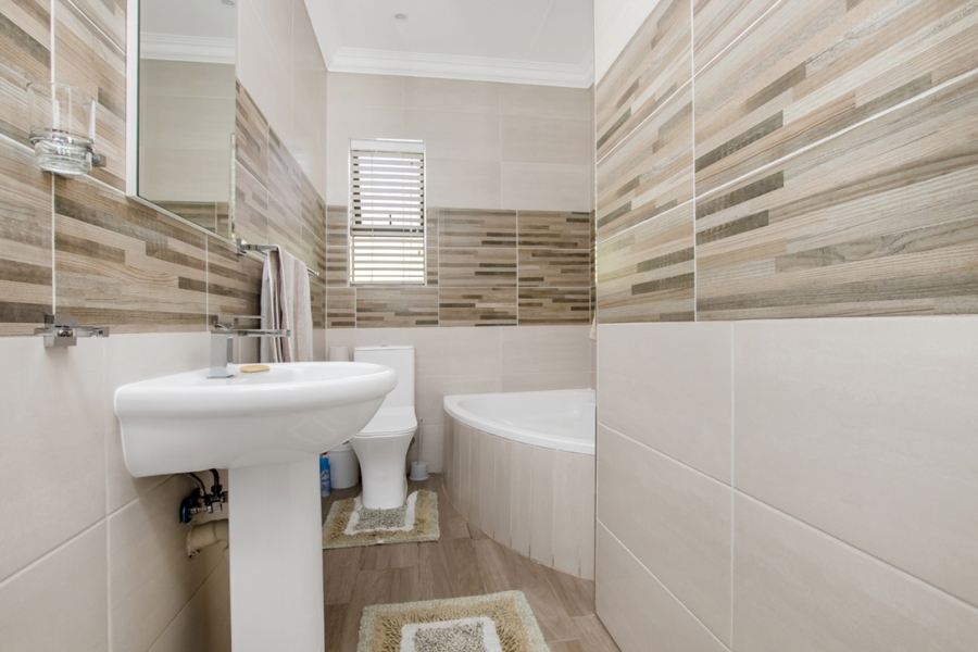 3 Bedroom Property for Sale in Honeydew Ridge Gauteng