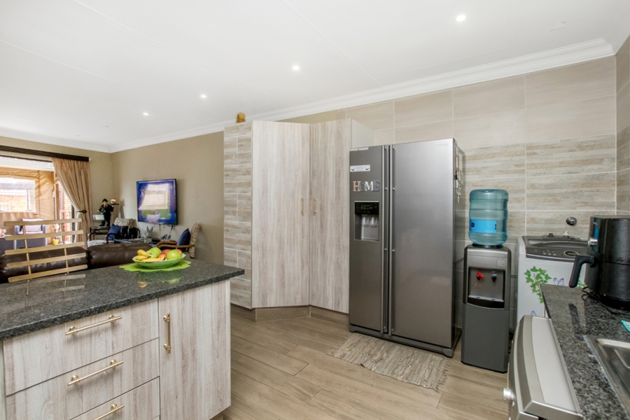3 Bedroom Property for Sale in Honeydew Ridge Gauteng