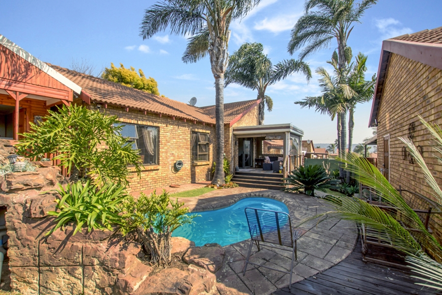 3 Bedroom Property for Sale in Honeydew Ridge Gauteng