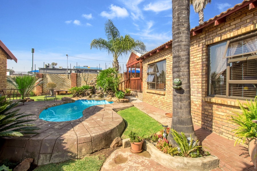 3 Bedroom Property for Sale in Honeydew Ridge Gauteng