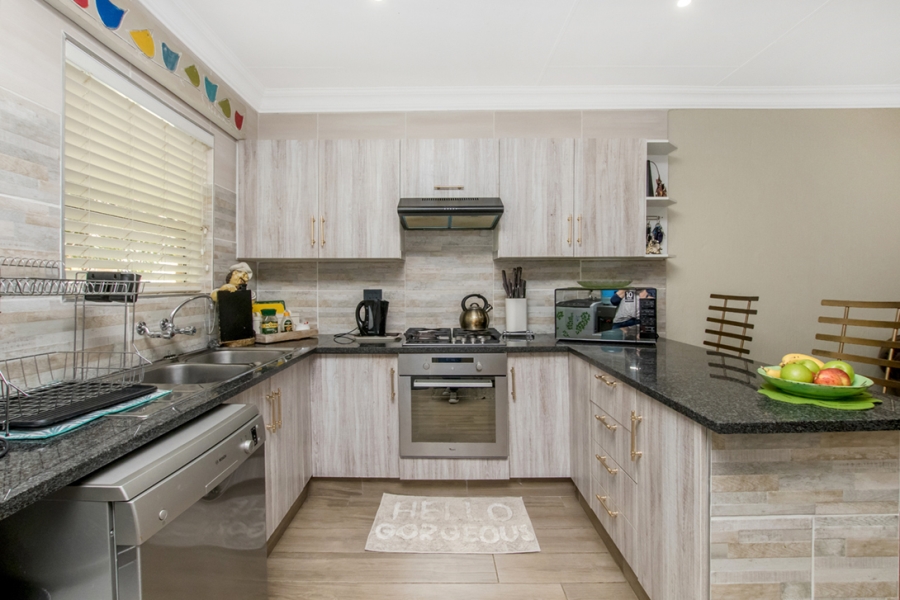 3 Bedroom Property for Sale in Honeydew Ridge Gauteng